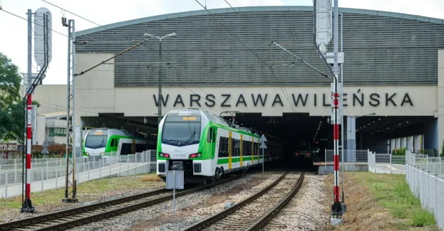 W związku z utrzymującymi się utrudnieniami w ruchu pociągów na odcinku Warszawa Wileńska – Wołomin samorządowy przewoźnik, Koleje Mazowieckie, wprowadził komunikację zastępczą na trasie Warszawa Wileńska – Wołomin.